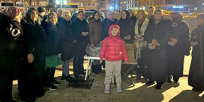 AK Kadınlar, Miraç Kandili'nde Tatlı Dağıttı