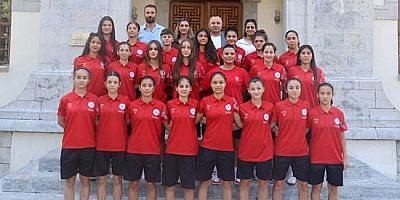 Amasis Kadın Futbol Takımından Başkan Sevindi’ye Ziyaret