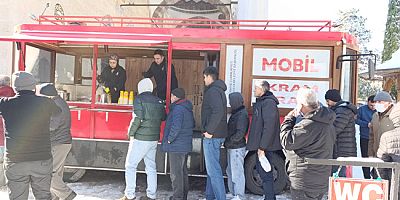 Amasya Belediyesi’nden  Soğuk Havada Sıcak İkram