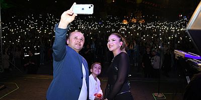 Amasya’da 19 Mayıs Kutlamaları Ece Mumay Konseri ile Taçlandı