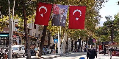 Amasya’da Cumhuriyet Bayramı Hazırlıkları: Şehir Kırmızı Beyaza Büründü