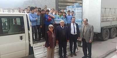 Amasya’da İlkokul Öğrencilerinden, Çadır Sınıflarındaki Akranlarına Su Desteği