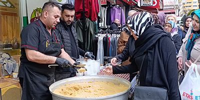 Amasya’da İpek Kuruyemiş Ramazan’ın  Gelişi Dolayısıyla Helva İkramı Yaptı