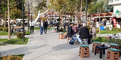 Amasya’da Kasım Güneşi Meydanları Doldurdu