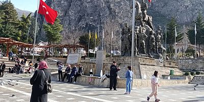Amasya’da Kış Güneşini Gören Meydana Akın Etti