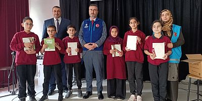 Amasya’da Öğrencilere Kur’an-ı Kerim Hediye Edildi