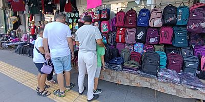 Amasya’da Okul Çantası Alışverişinde Yoğunluk, Raflar Dolu