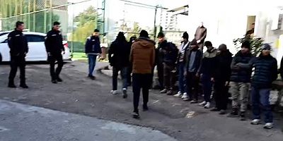 Amasya’da Plastik Ham Madde Yüklü TIR’dan 13 Kaçak Göçmen Çıktı