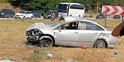 Amasya’da Refüje Çarpan Otomobil Takla Attı, Aynı Aileden 1 Çocuk Öldü, 4 Yaralı