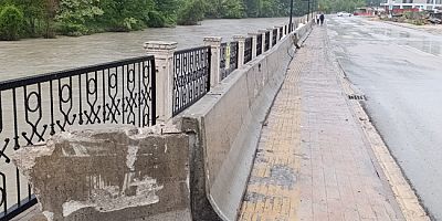 Amasya’da Taşkına Karşı Beton Bloklu ve Kum Torbalı Önlem