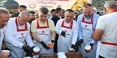 Amasya’da Vatandaşlara  Aşure Dağıtımı Yapıldı