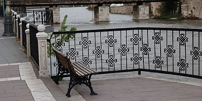 Amasya’da Yağmur Yağışıyla Birlikte Meydanlar Boş Kaldı