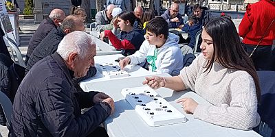 Amasya’da Yaşlılar Haftasında Zeka Oyunlarıyla Nesiller Buluştu