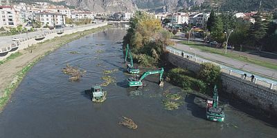 Amasya’da Yeşilırmak Temizliği Devam Ediyor