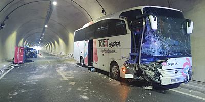 Amasya’da Yolcu Otobüsü İle Traktör Tünelde Çarpıştı:1 Yaralı
