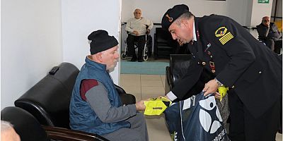 Amasya Jandarmasından Huzurevi Sakinlerine Anlamlı Ziyaret