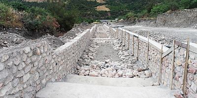 Amasya-Merkez Kışlacık Köyü Arpacık Deresinde Taşkın Kontrol Çalışmaları Sürüyor