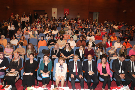 Amasya Üniversitesinde Ebeler Günü Etkinliği Düzenlendi