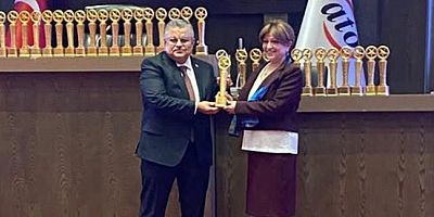 Amasyalı Akademisyen Prof. Dr. Fatma Geçikli’ye “Sosyal Bilimler Alanında Yılın Kadın Akademisyeni” Ödülü