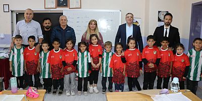 Amasyaspor Futbol Kulübü İlkokul  Öğrencilerine 3 Bin Adet Forma Dağıttı