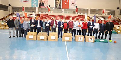 Amatör Spor Kulüplerine  Dev Malzeme Desteği
