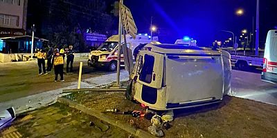 Ambulansla Çarpışan Hafif Ticari Aracın Takla Attığı Kaza Kamerada