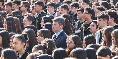 Aynı Bayrak Altında Tek Yürek: Vali Bakan Düzenlenen Bayrak Törenine Katıldı