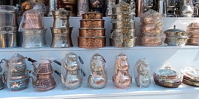 Bakırcılar Çarşısı’nın Bakır Ürünleri Göz Kamaştırıyor