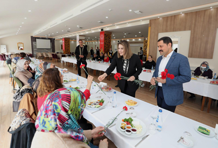 Baş Tacı Annelerimiz Kahvaltıda Buluştu