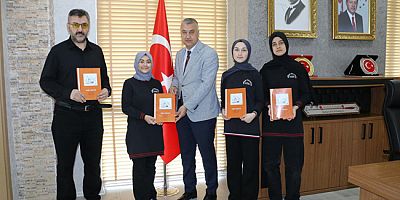 Başarılı Öğrenciler İl Müdürü Katipoğlu’nu Ziyaret Etti