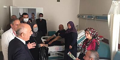 Başkan Toto, Hastanede  Yatan Hastaları Ziyaret Etti