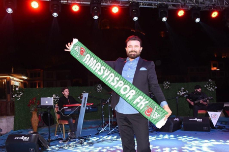 Bedirhan Gökçe Konserine Amasyalılar Yoğun İlgi Gösterdi