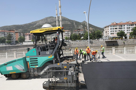 Belediye Asfaltlamaya Hız Kesmeden Devam Ediyor