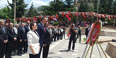 CHP 19 Mayıs’ta Atatürk Anıtına Çelenk Sundu