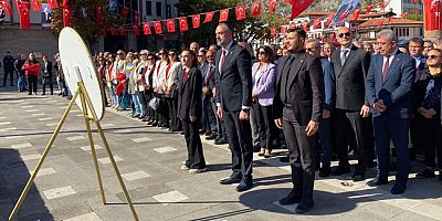 CHP, Cumhuriyet Bayramında Ata’ya Çelenk Sundu