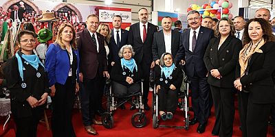 CHP’li Zeybek: “Hakimiyet Kayıtsız Şartsız Milletindir” Dedi, Kitapların Gücüne İşaret Etti