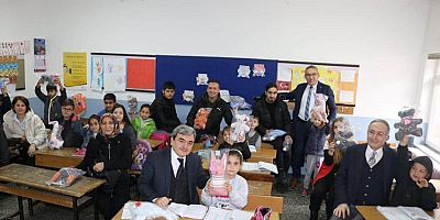 Çocuklar Oyuncaklarla Şenlendi