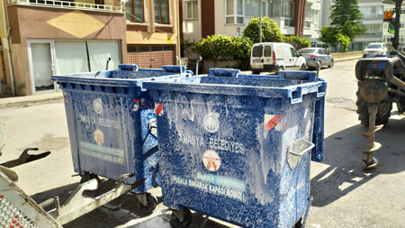 Çöp Konteynırları Periyodik Olarak Dezenfekte Ediliyor