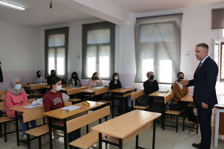 Coşkun, Zübeyde Hanım Kurs Merkezini Ziyaret Etti