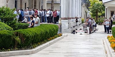 Cuma Namazında Orman Yangınları ve Kuraklık İçin Dualar Edildi