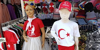 Cumhuriyet Bayramı  Öncesi Kıyafetler  Tezgâhlara Çıktı