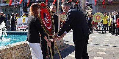Cumhuriyet Halk Partisi, Cumhuriyet  Bayramında Ata’ya Çelenk Sundu