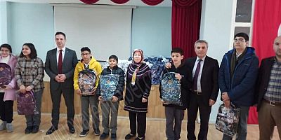 Depremzede Öğrencilere Kırtasiye Yardımında Bulundular