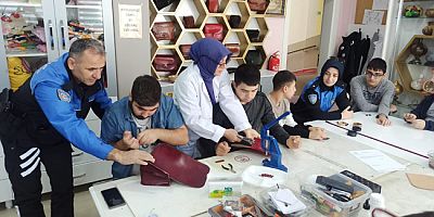 Deri ve Rölyef Kursuyla  Yetenekler Gelişiyor