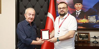 Emekliye Ayrılan Hekime Plaketli Teşekkür