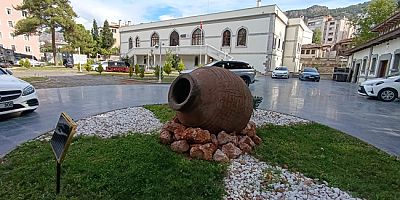 Enstitüsü Bahçesinde Binlerce Yıllık Tahıl Ambarı: Pithos