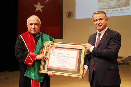 Fahri Doktora Unvanı Verildi