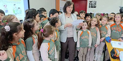 Fatih İlkokulu'nda Öğrencilerden Öğretmenlerine Mektup Sürprizi