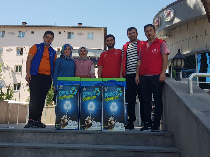 Gençler 417 Adet Kalem Seti Topladı