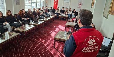Gençlik Merkezi’nde Ebelik Öğrencilerine Gönüllülük Eğitimi